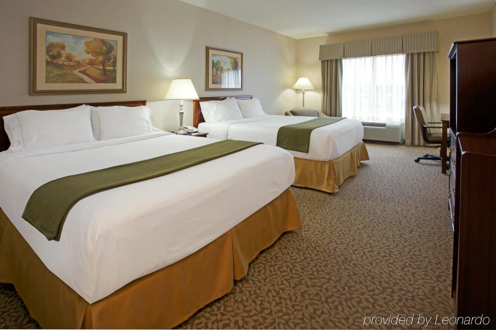 Holiday Inn Express Hotel And Suites Conroe By Ihg Room photo